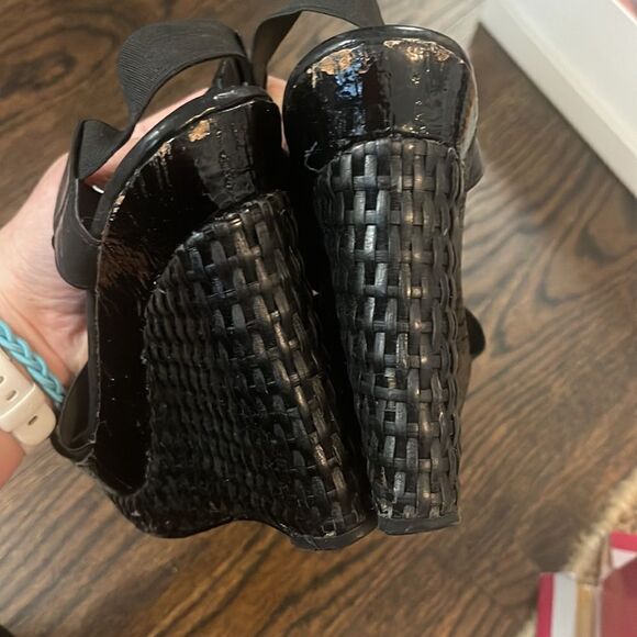 BCBC SIZE 7.5 BLACK PATENT LEATHER & ELASTIC WEDGES - Picture 6 of 6